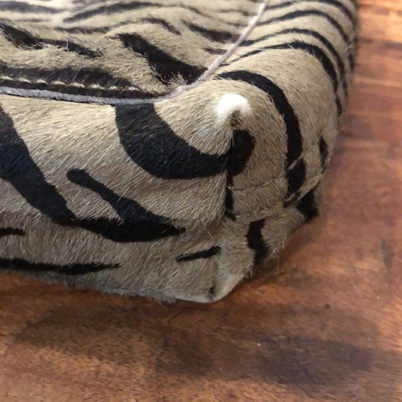 Madewell Small Transport Tiger Print Crossbody - Picture 7 of 16